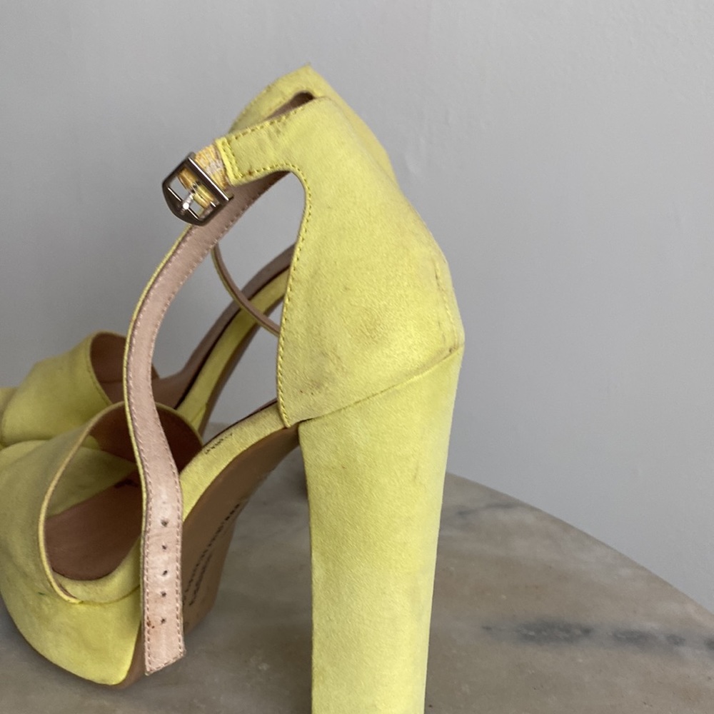 Disco 70s Suede Chartreuse Yellow Platform Chinese Laundry Sandals - Picture 4 of 5